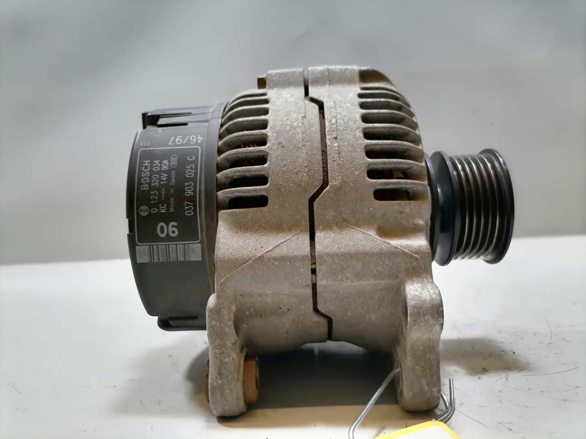 VW Golf IV original Lichtmaschine Generator 037903025C 0123320034 1,6 74kw BJ97 VW Golf IV original Lichtmaschine Generator 037903025C 0123320034 1,6 74kw BJ97